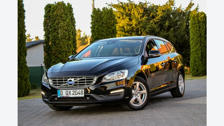 VOLVO V60 -