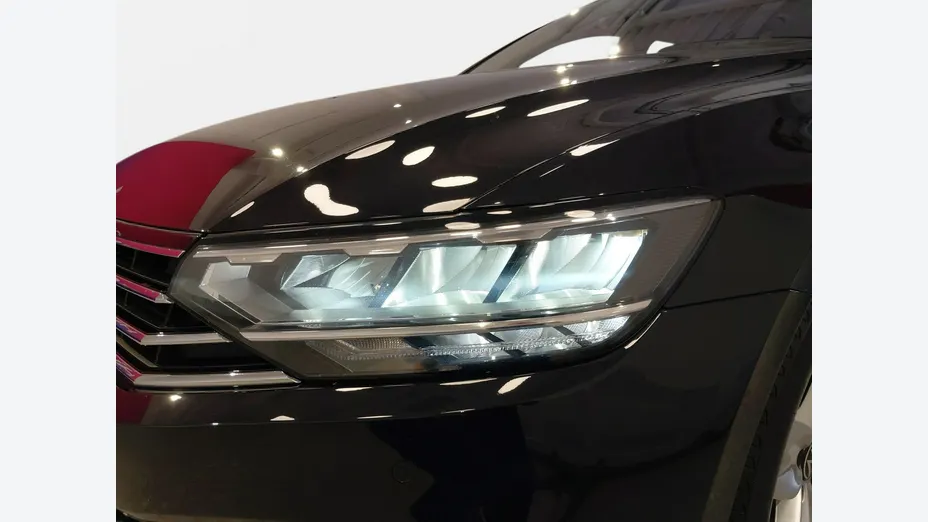 VOLKSWAGEN Passat -