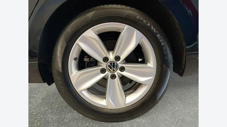 VOLKSWAGEN Passat -