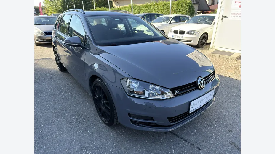 VOLKSWAGEN Golf -