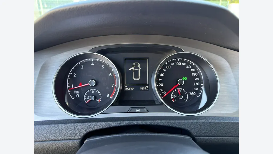VOLKSWAGEN Golf -