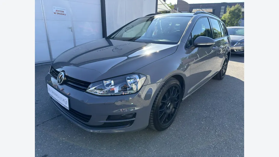 VOLKSWAGEN Golf -