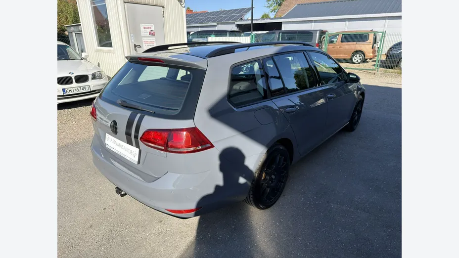 VOLKSWAGEN Golf -