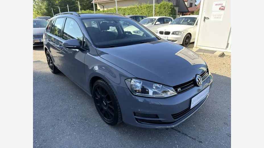 VOLKSWAGEN Golf -