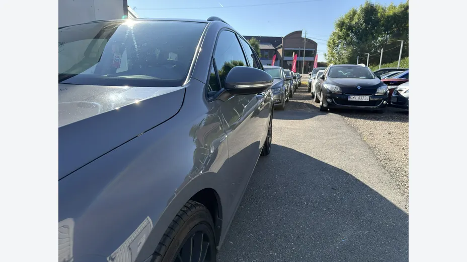 VOLKSWAGEN Golf -