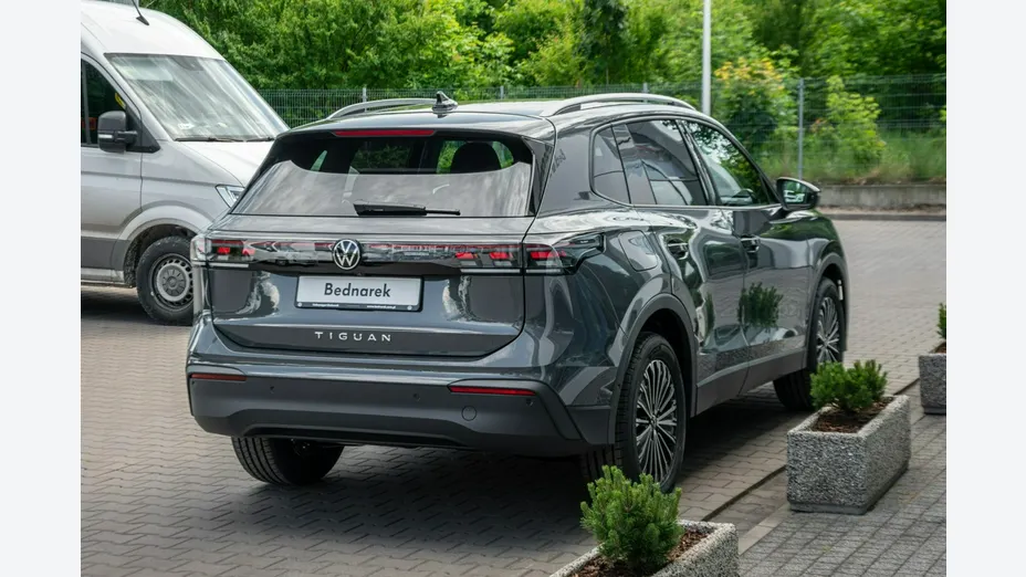 VOLKSWAGEN Tiguan -