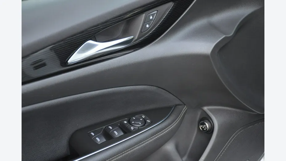 OPEL Insignia -