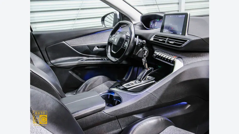 PEUGEOT 3008 -