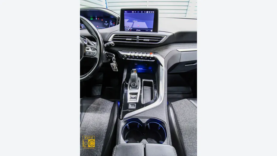 PEUGEOT 3008 -