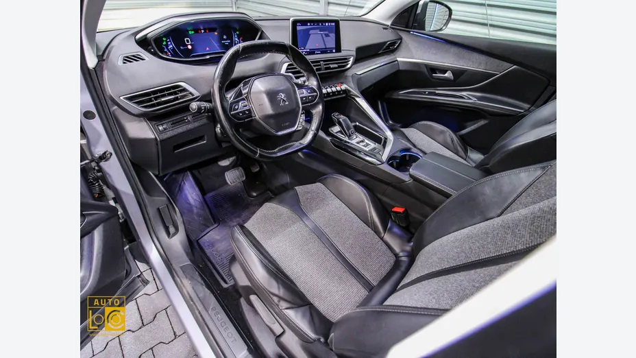 PEUGEOT 3008 -