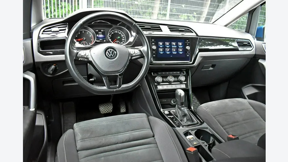 VOLKSWAGEN Touran -
