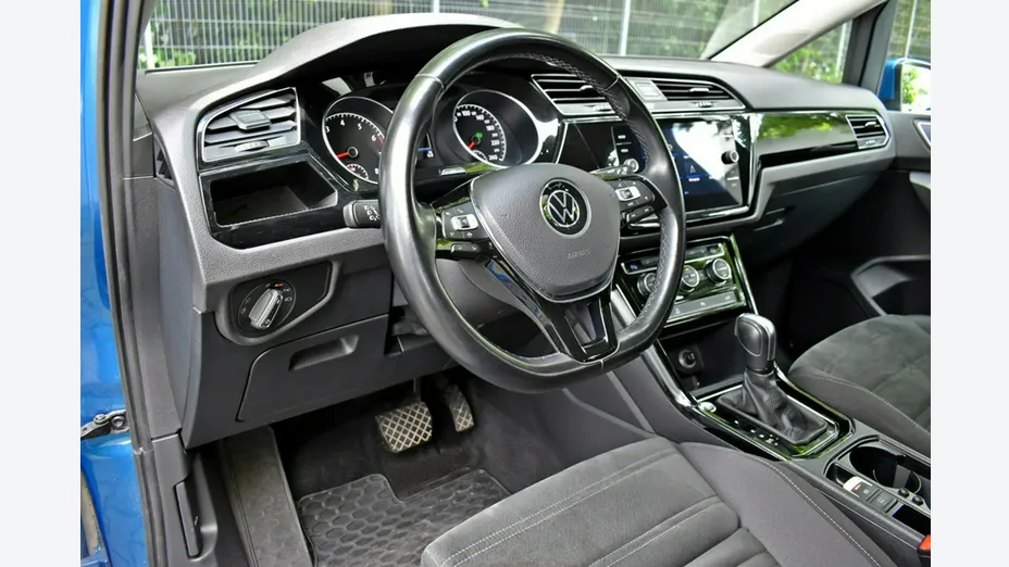 VOLKSWAGEN Touran -