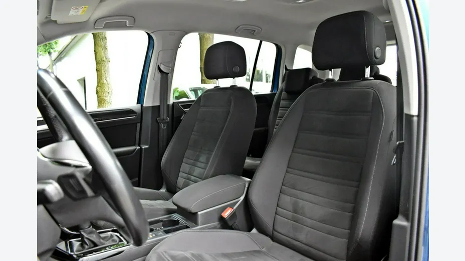 VOLKSWAGEN Touran -