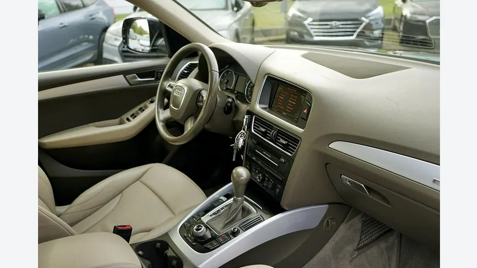 AUDI Q5 -