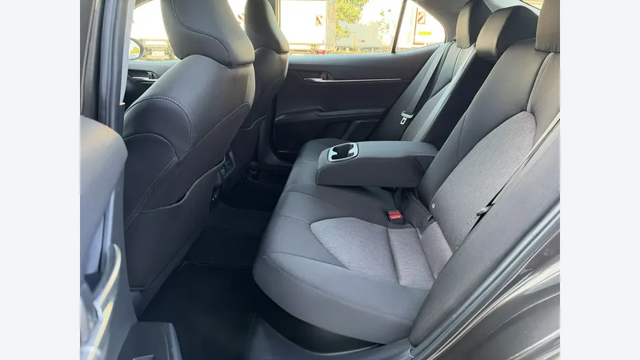TOYOTA Camry -