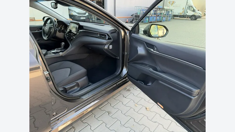 TOYOTA Camry -