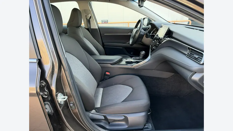 TOYOTA Camry -
