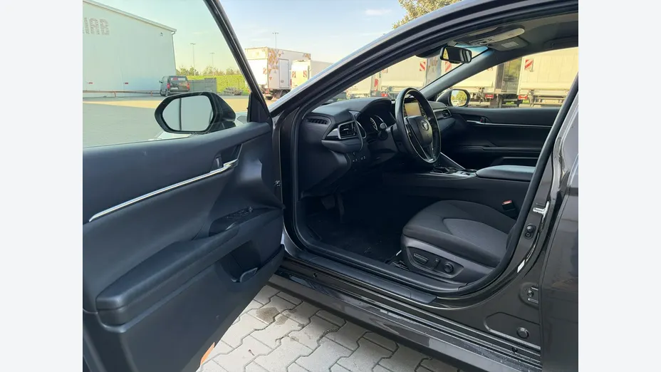 TOYOTA Camry -