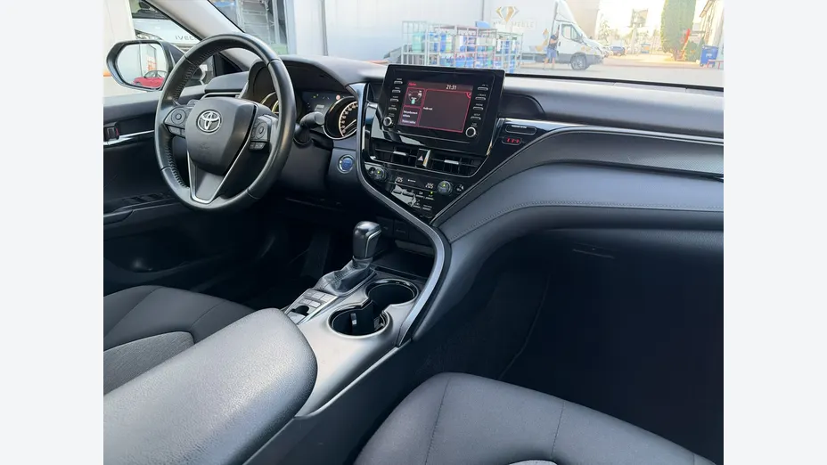TOYOTA Camry -