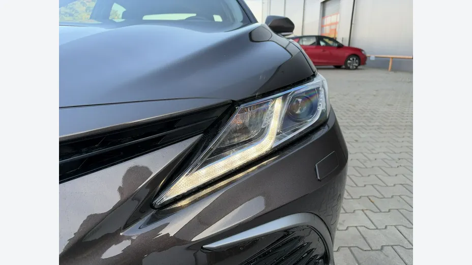 TOYOTA Camry -