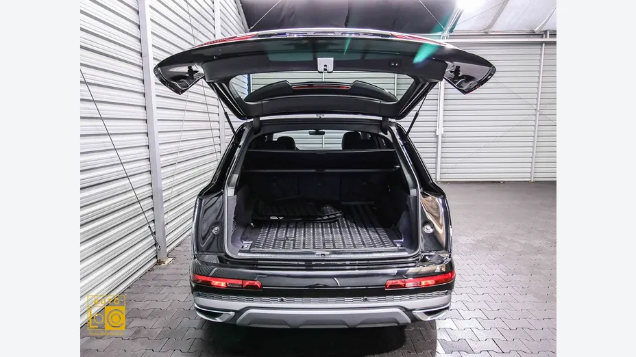 AUDI Q7 -