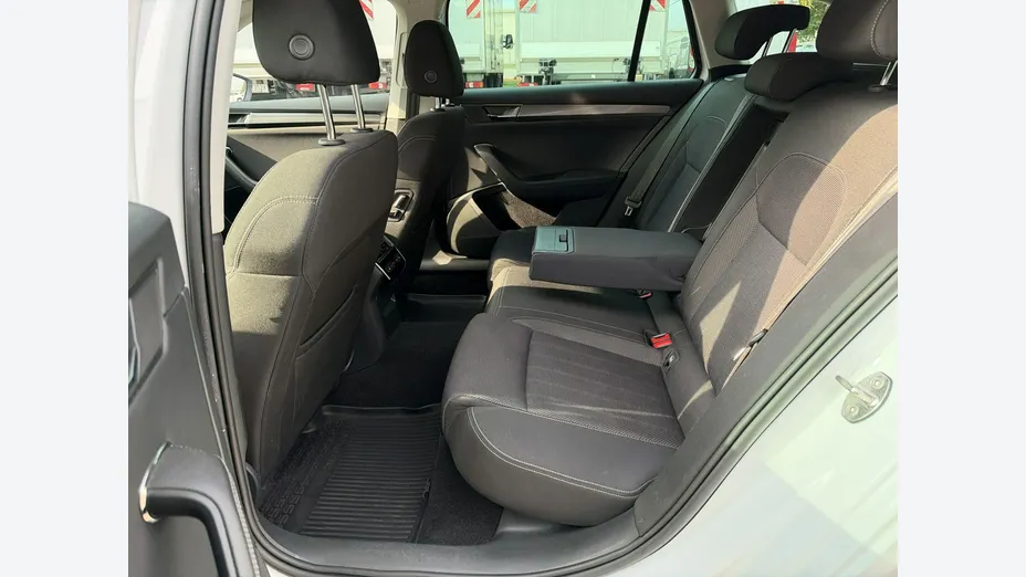 SKODA Superb -