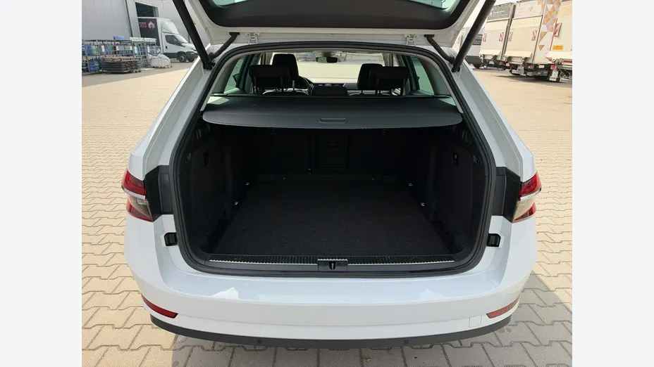 SKODA Superb -