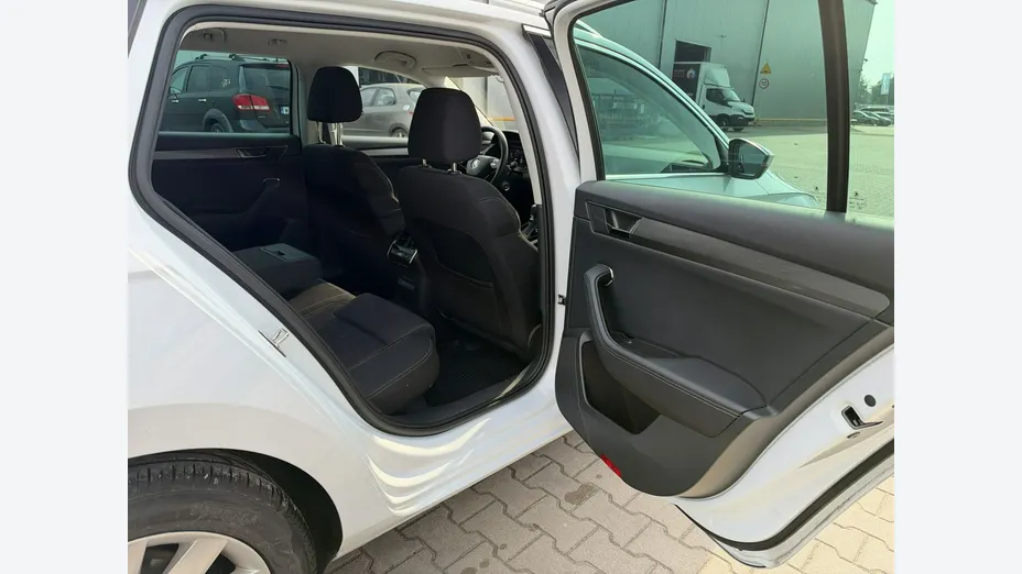 SKODA Superb -