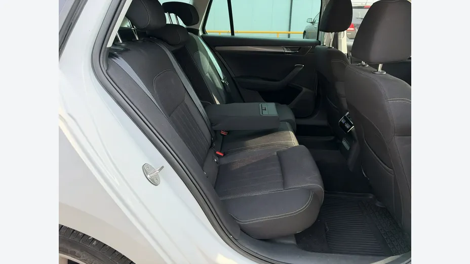 SKODA Superb -