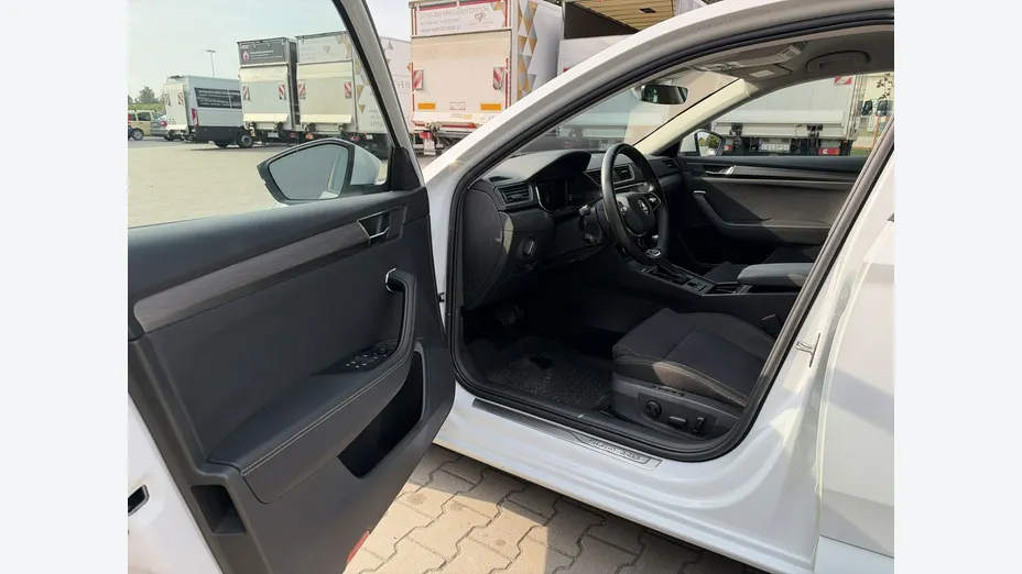 SKODA Superb -