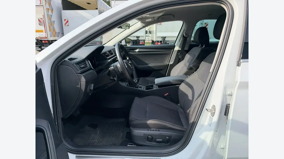 SKODA Superb -