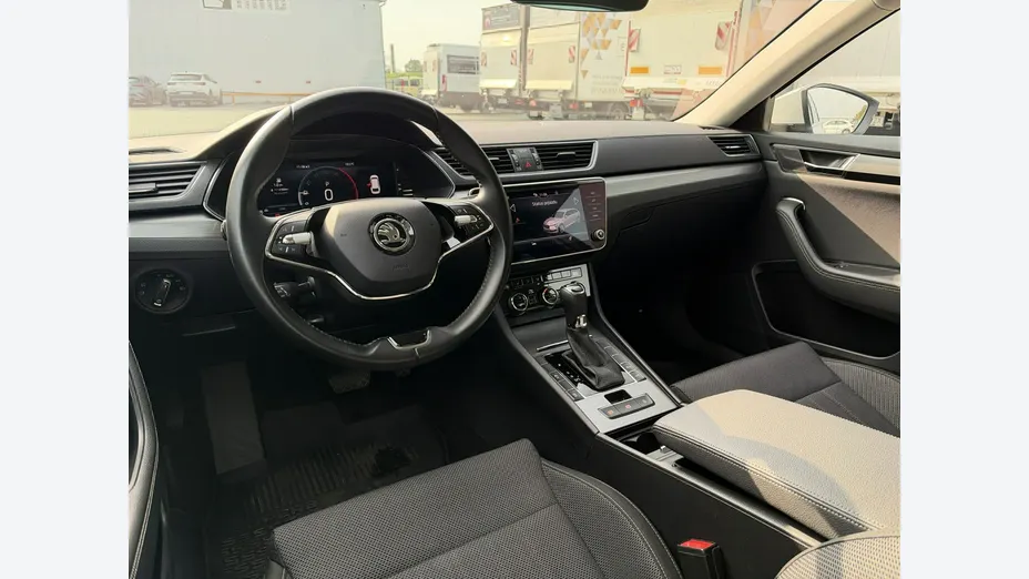 SKODA Superb -
