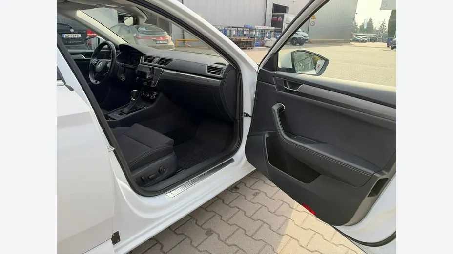 SKODA Superb -