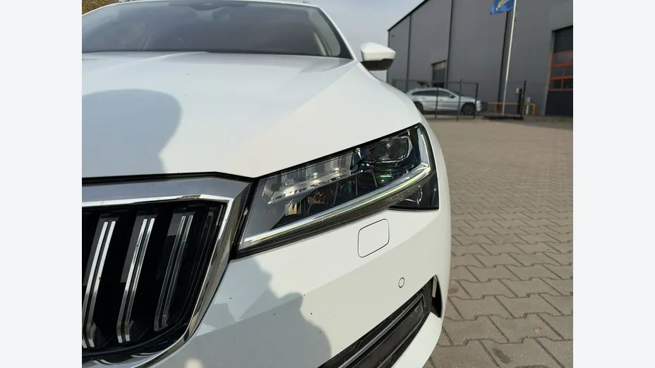 SKODA Superb -