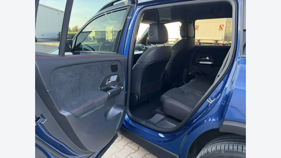 MERCEDES-BENZ GLB -