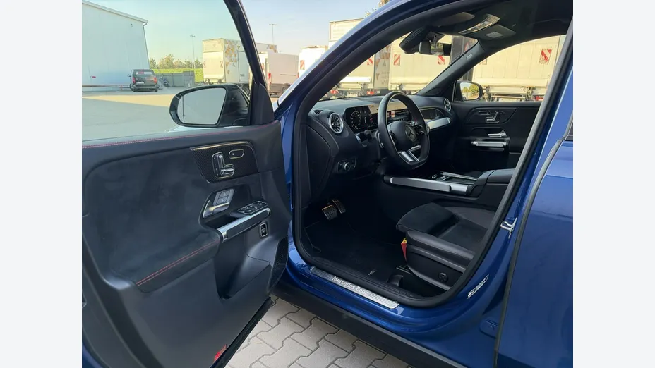 MERCEDES-BENZ GLB -