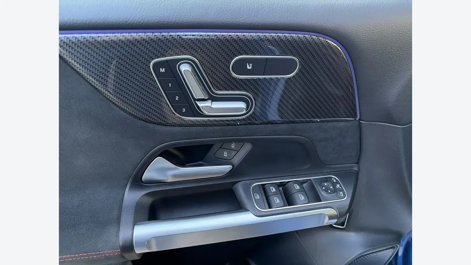 MERCEDES-BENZ GLB -