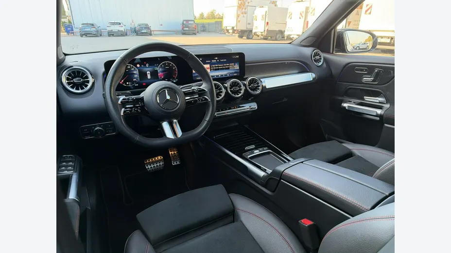 MERCEDES-BENZ GLB -