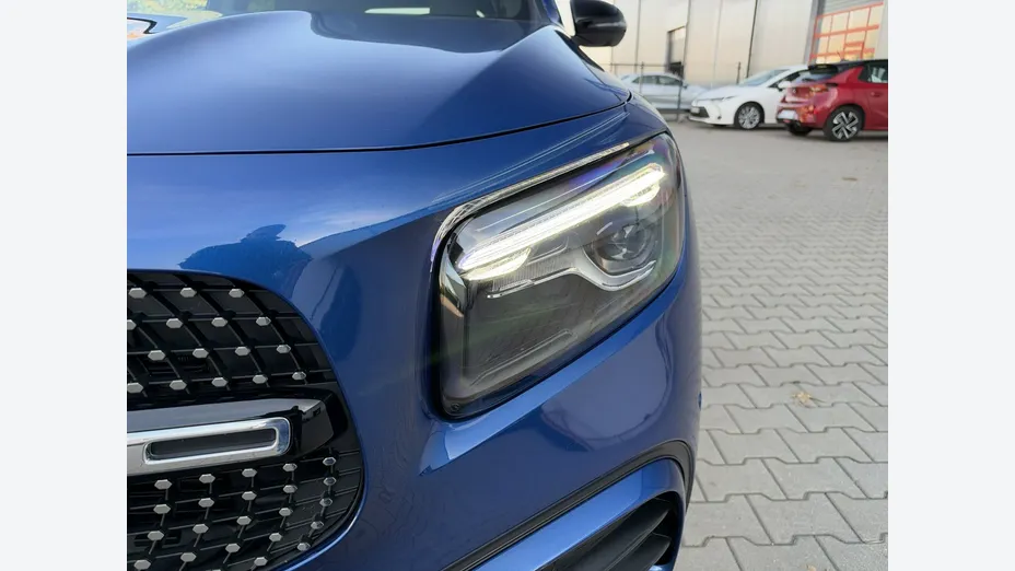 MERCEDES-BENZ GLB -