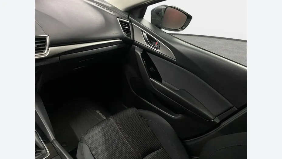 MAZDA 3 -