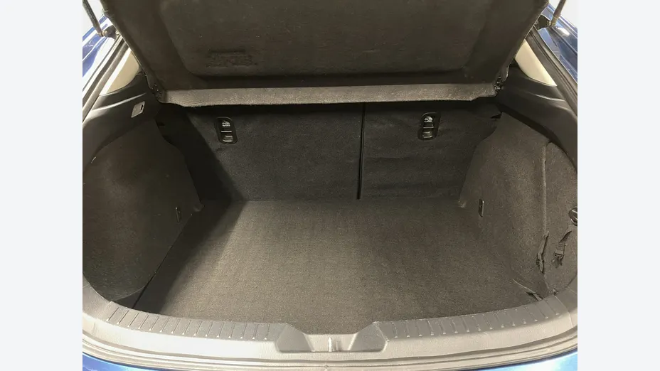 MAZDA 3 -