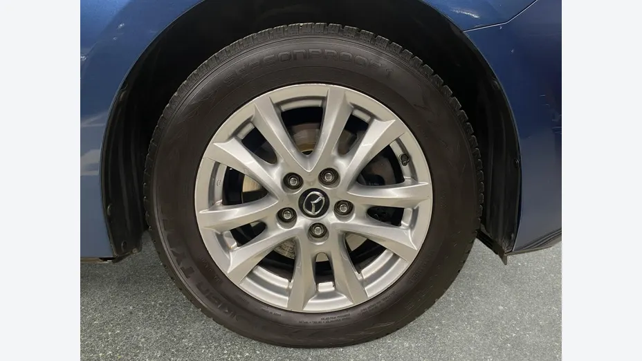 MAZDA 3 -