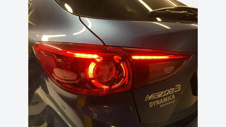 MAZDA 3 -