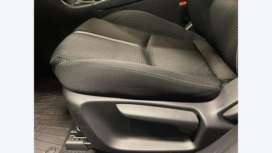 MAZDA 3 -