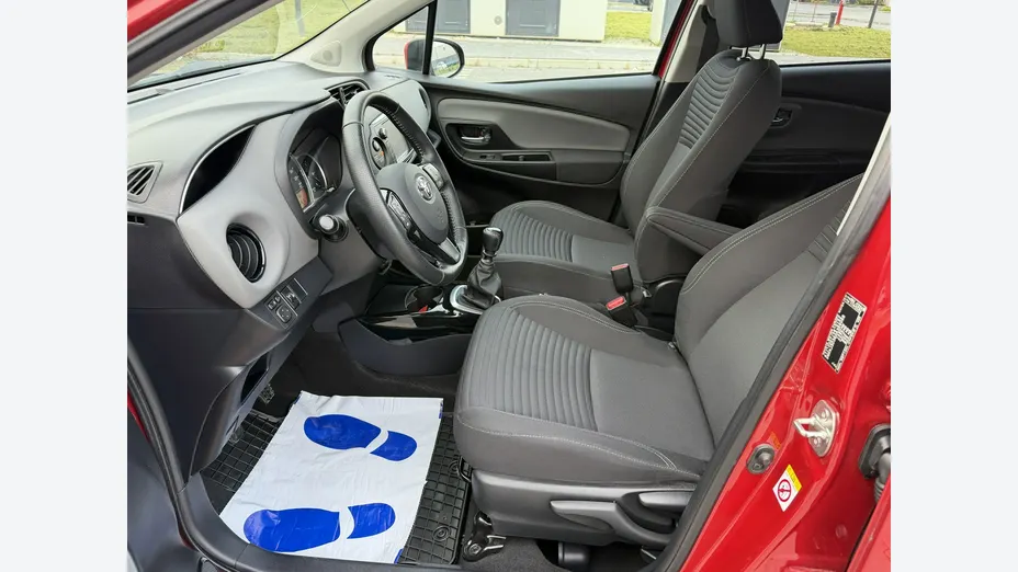 TOYOTA Yaris -