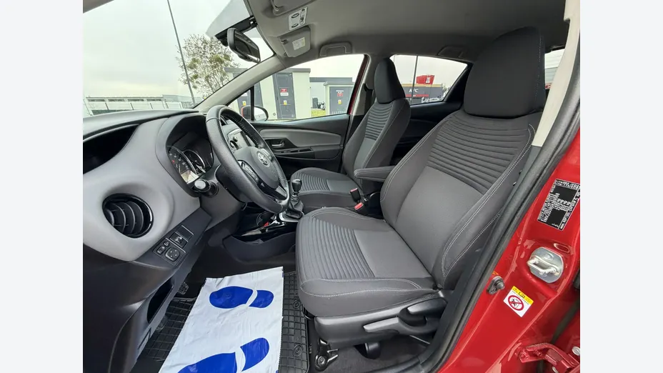 TOYOTA Yaris -