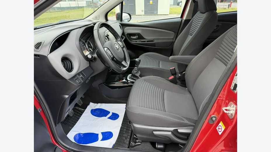 TOYOTA Yaris -