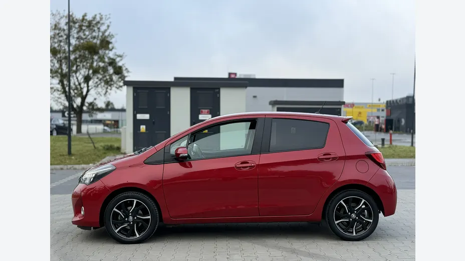 TOYOTA Yaris -