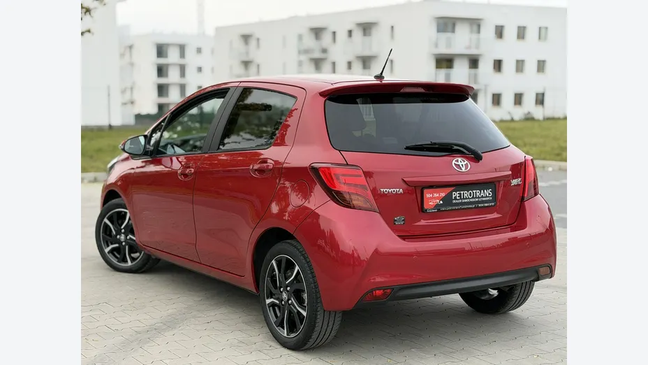 TOYOTA Yaris -