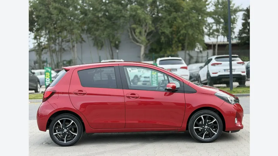 TOYOTA Yaris -